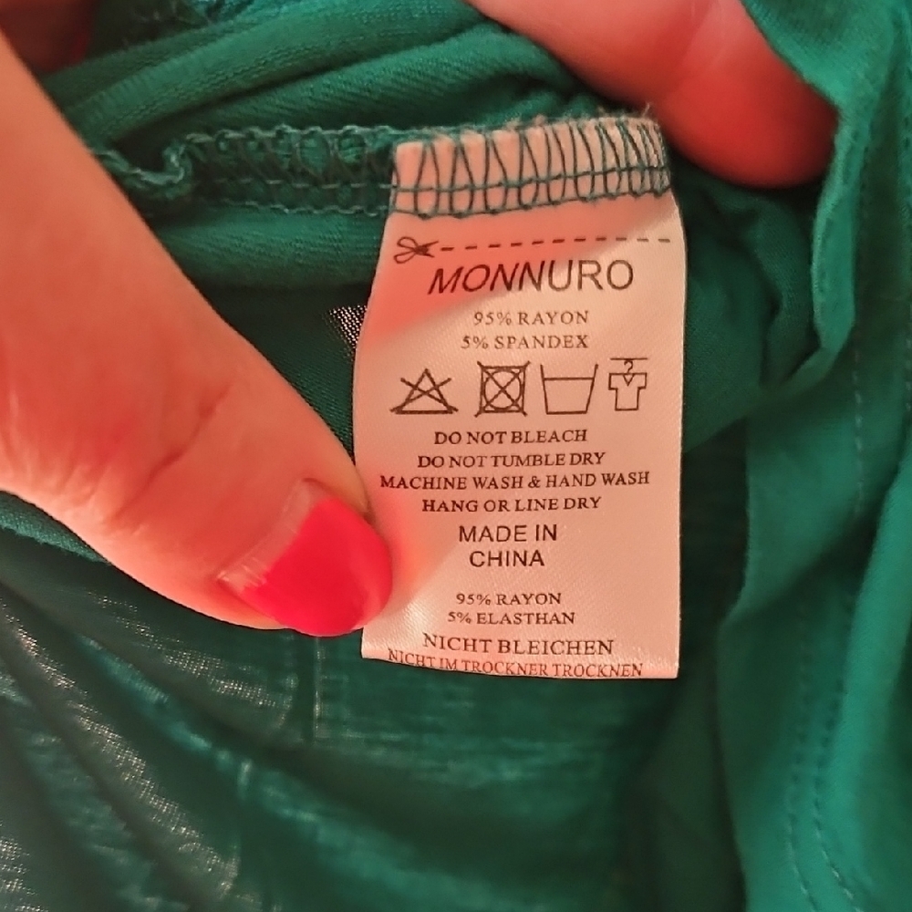 NWOT Monnuro Short Sleeve Top - Picture 5 of 5